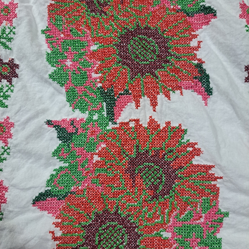 Floral Embroidered White Blouse with Red Accents - Picture 3 of 7
